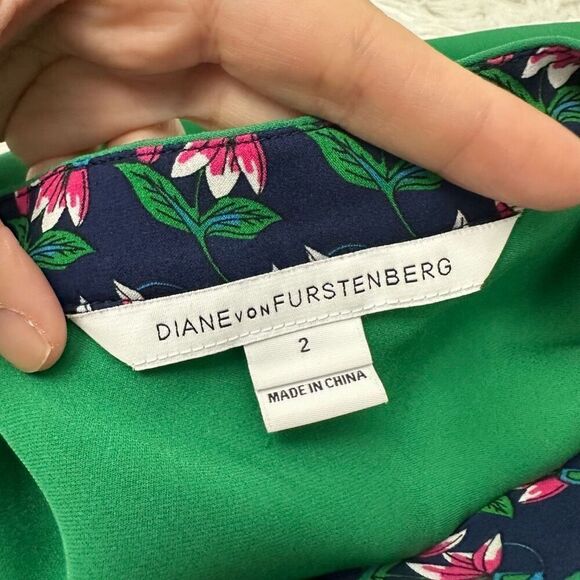 Diane Von Furstenberg Green 100% Silk Buttondown Longsleeve Shirt Rolltab sz 2 - Picture 7 of 10